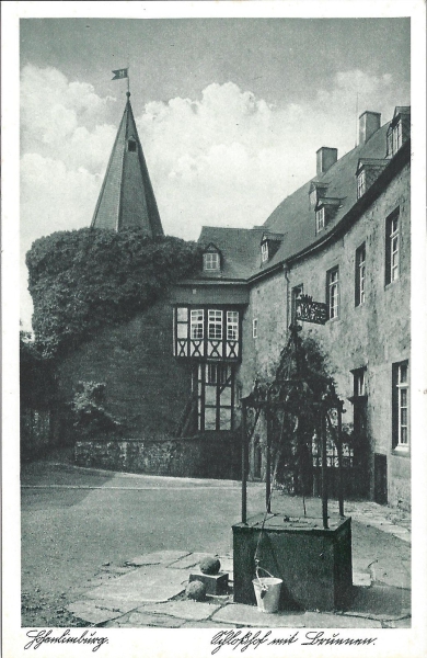 Hohenlimburg Schlosshof mit Brunnen