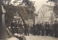 Kranzniederlegung am ehemaligen Ehrenmal